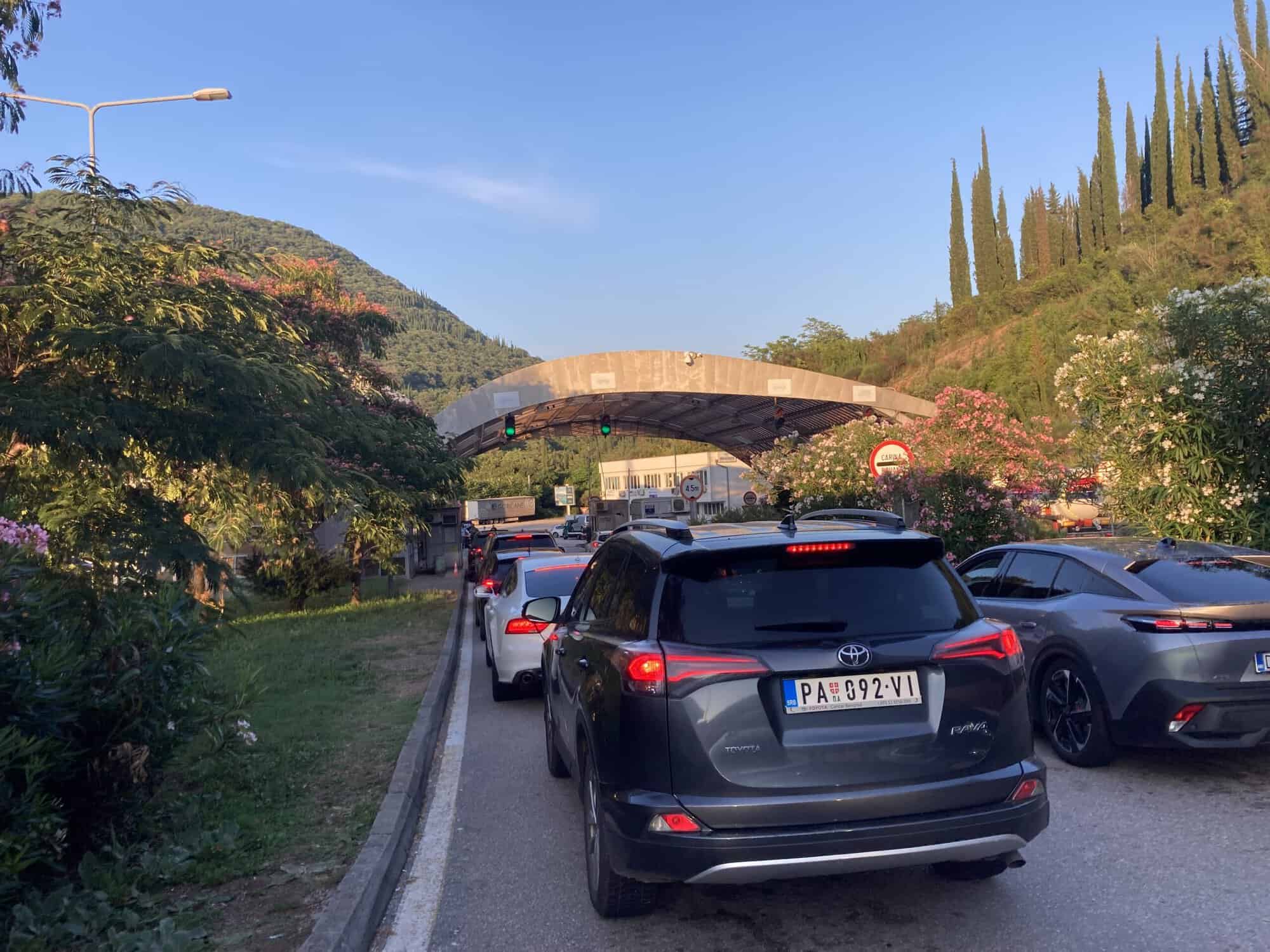 So psom do Čiernej Hory: podmienky vstupu a návrat domov