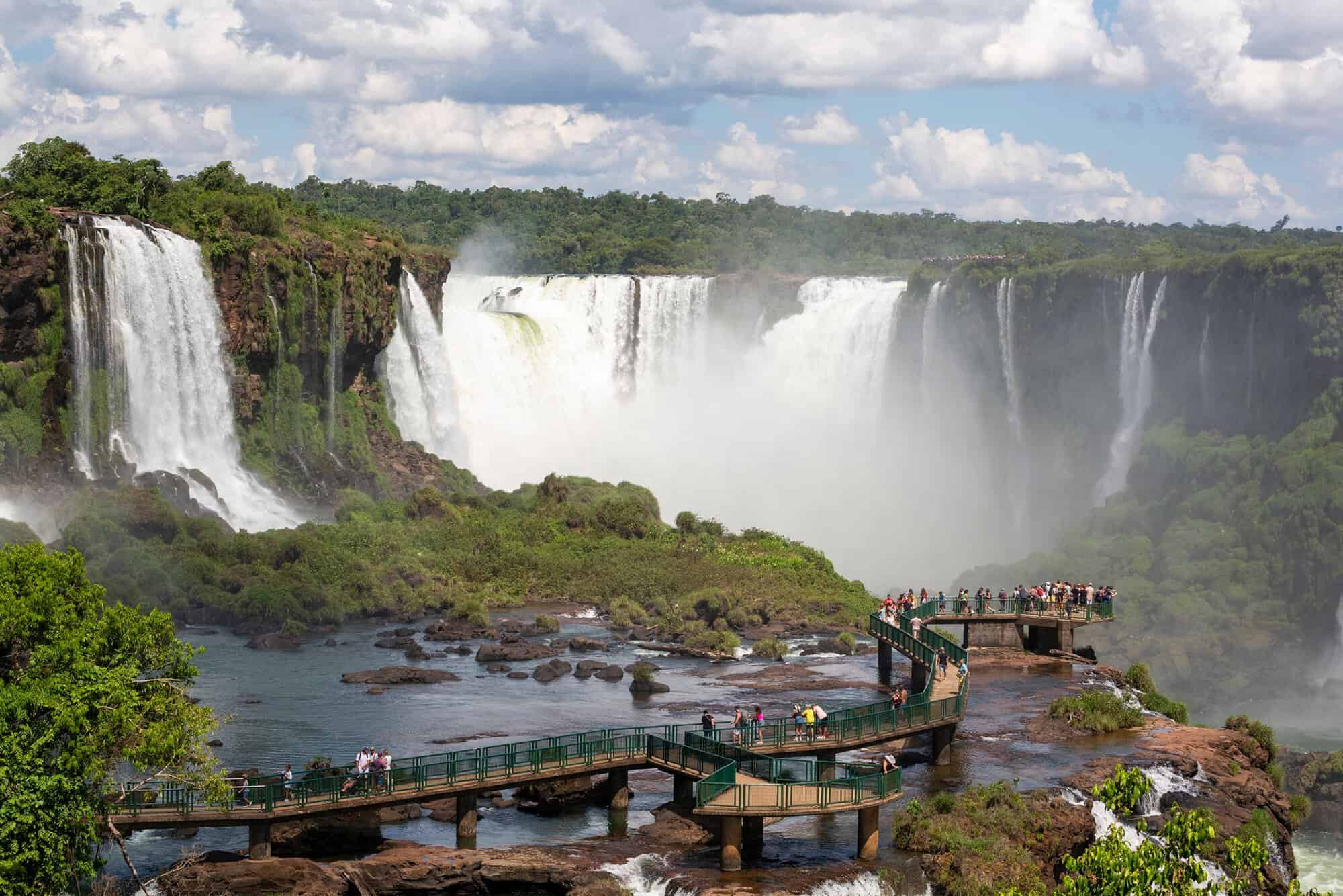 Vodopády Iguazú v Brazílii: návšteva jednej z najväčších prírodných atrakcií Južnej Ameriky