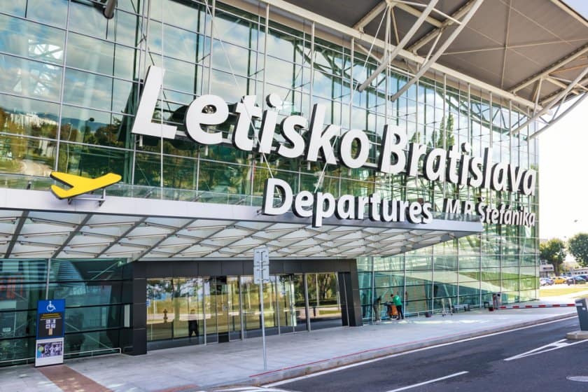 Lietanie so psom zo Slovenska: Bratislavské letisko a rozumné alternatívy