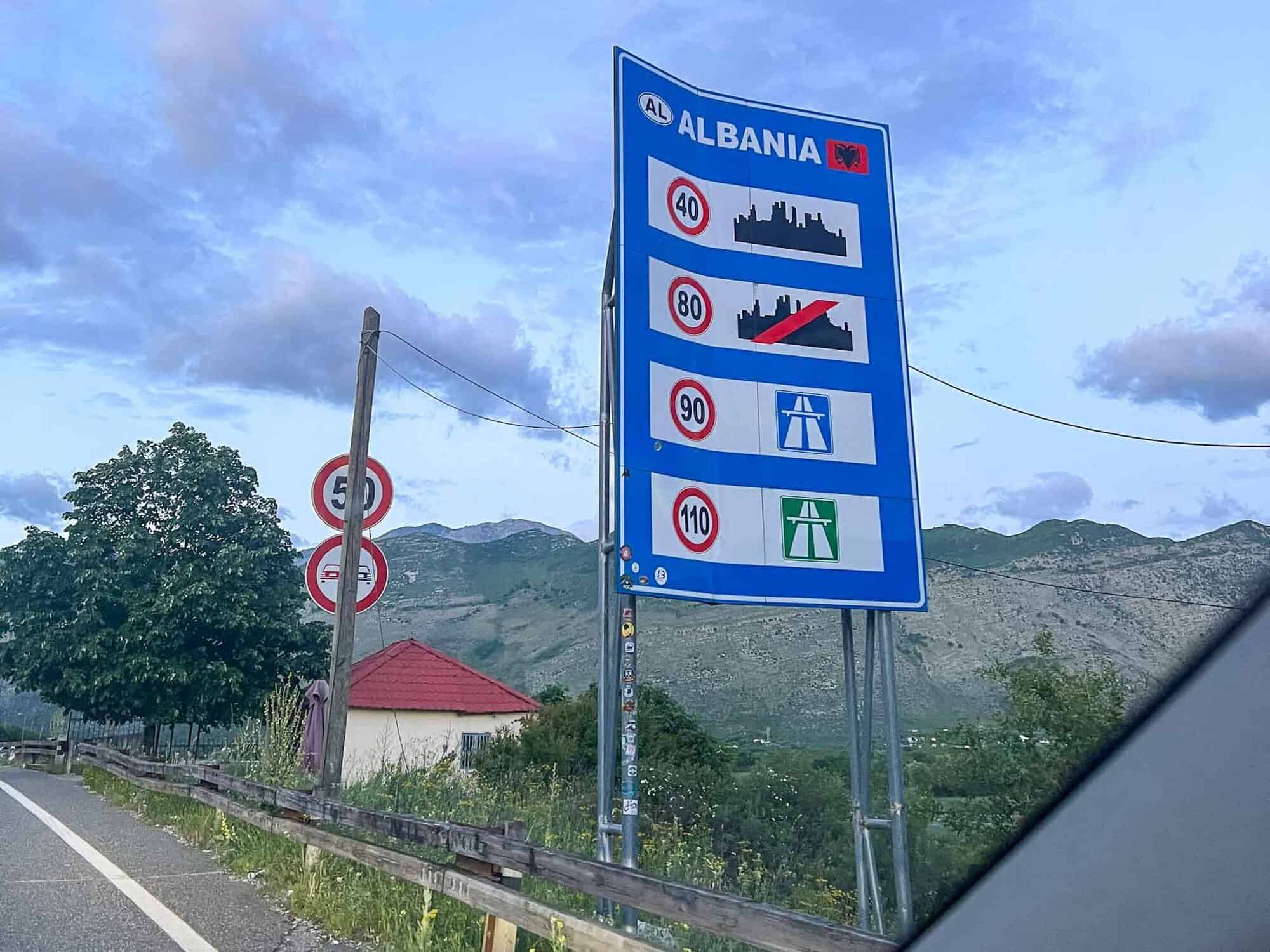 So psom do Albánska: podmienky vstupu a návratu domov